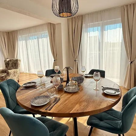 Luxury 4 Bedrooms Self Check In Out *