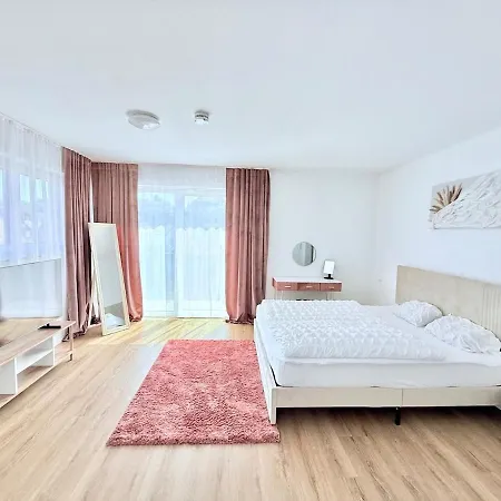 Luxury 4 Bedrooms Self Check In Out דירה Ebersbach an der Fils