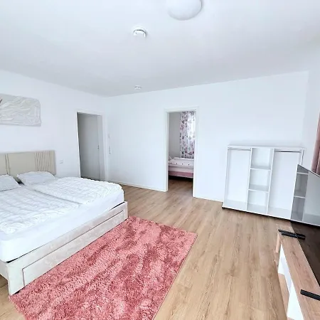 Luxury 4 Bedrooms Self Check In Out * Ebersbach an der Fils