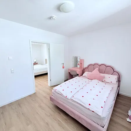 Luxury 4 Bedrooms Self Check In Out Ebersbach an der Fils