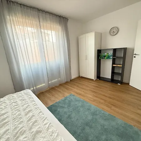 Luxury 4 Bedrooms Self Check In Out דירה *